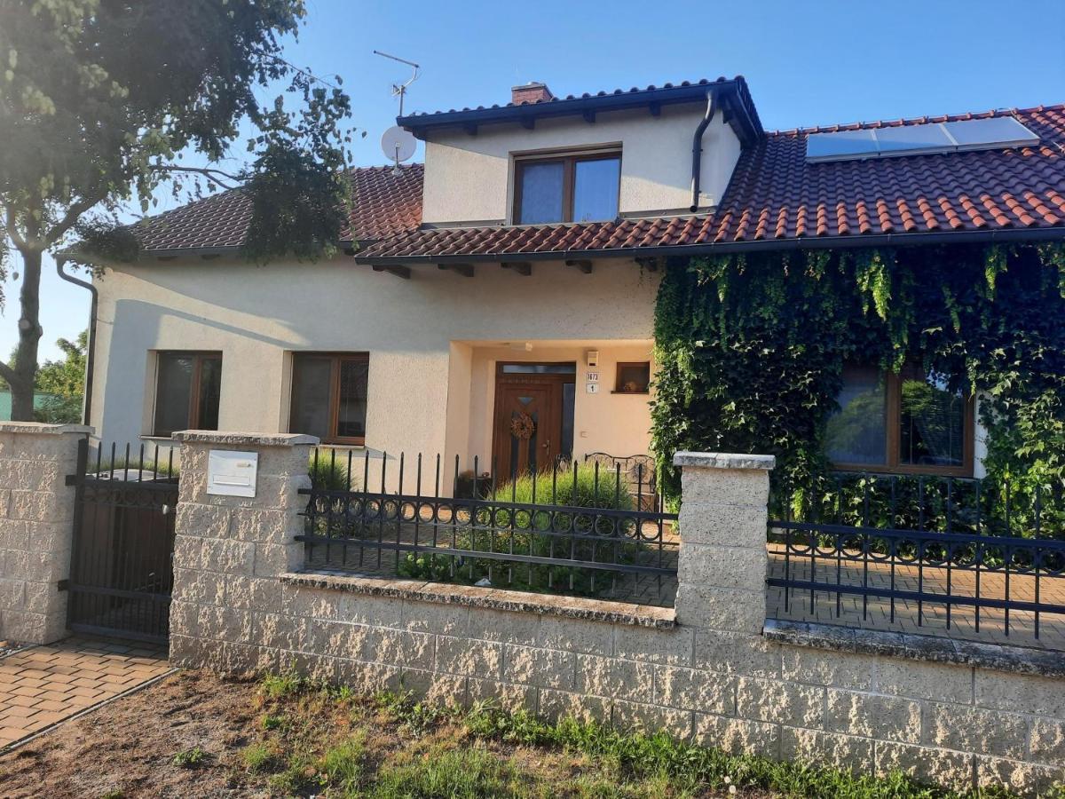 Apartman Mikulov Exteriör bild